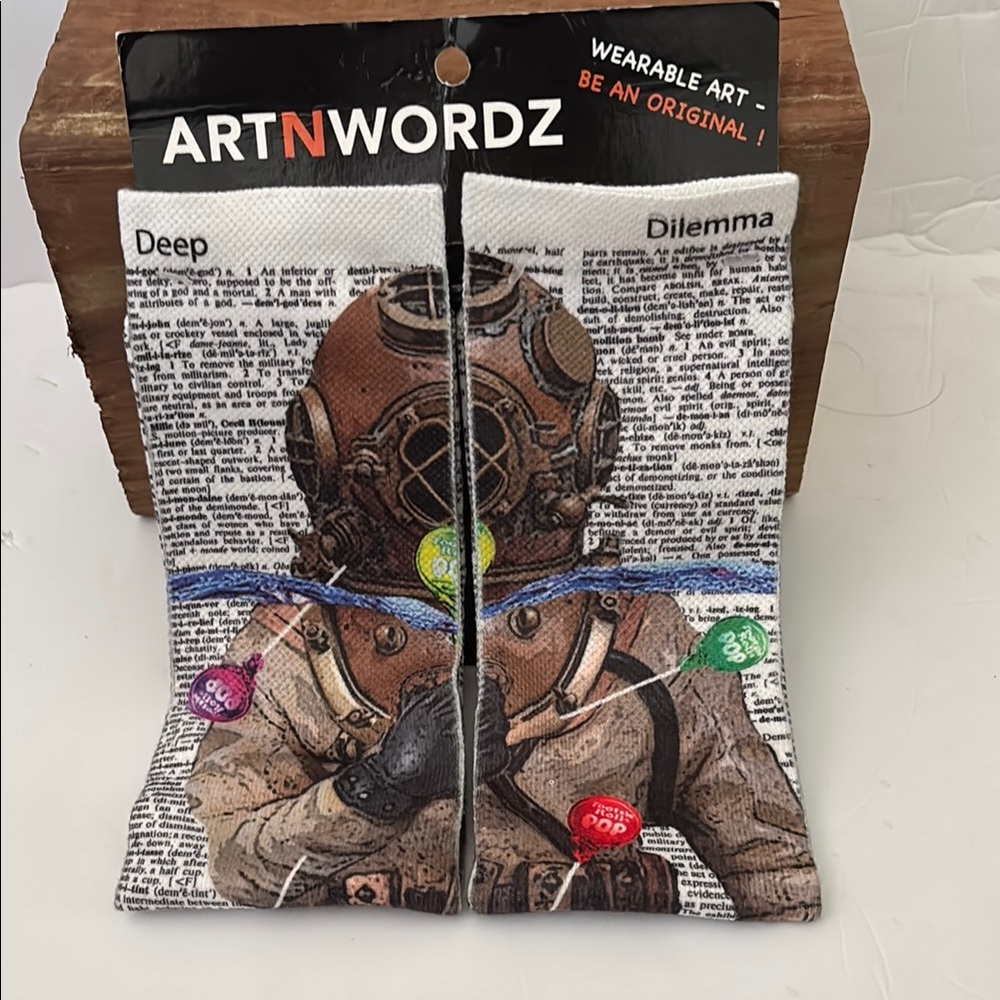 Artnwordz Deep Dilemna Art Socks NWT